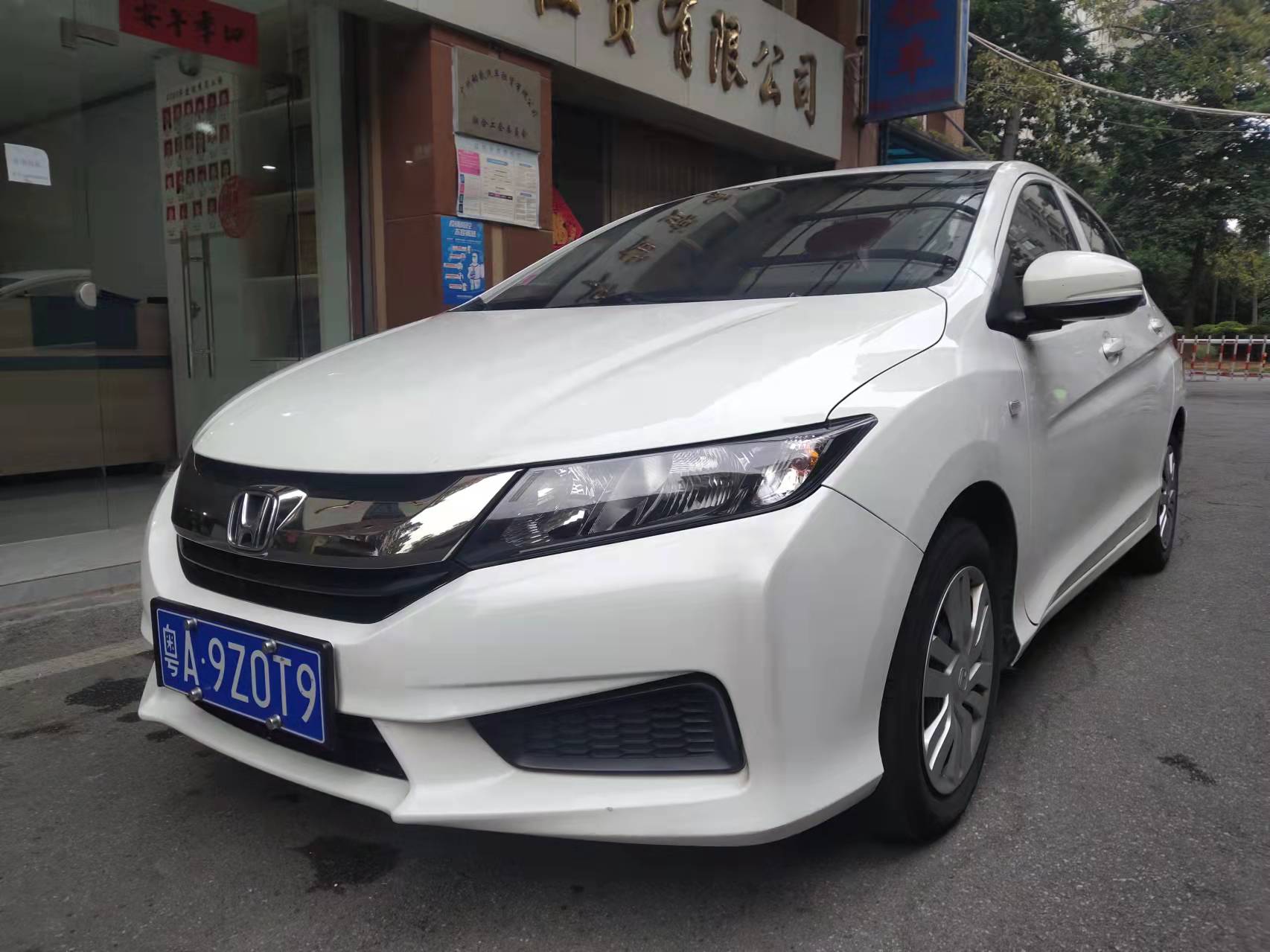 荔湾区租宝马z4租车平台，广州动感汽车租赁提供会四级英语的司机。