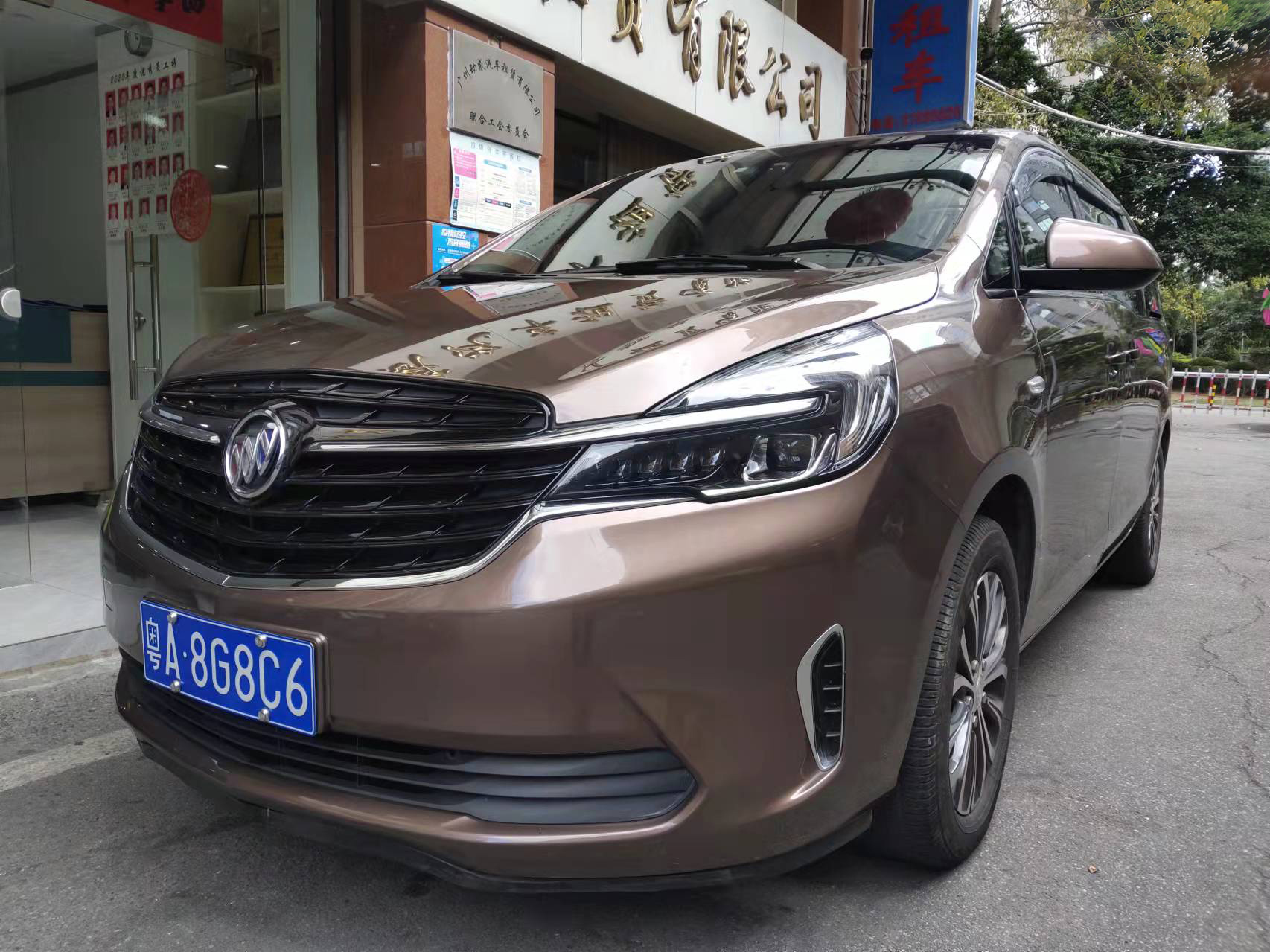 租埃尔法企业商务租车服务，从化区沈先生选择广州动感汽车租赁！